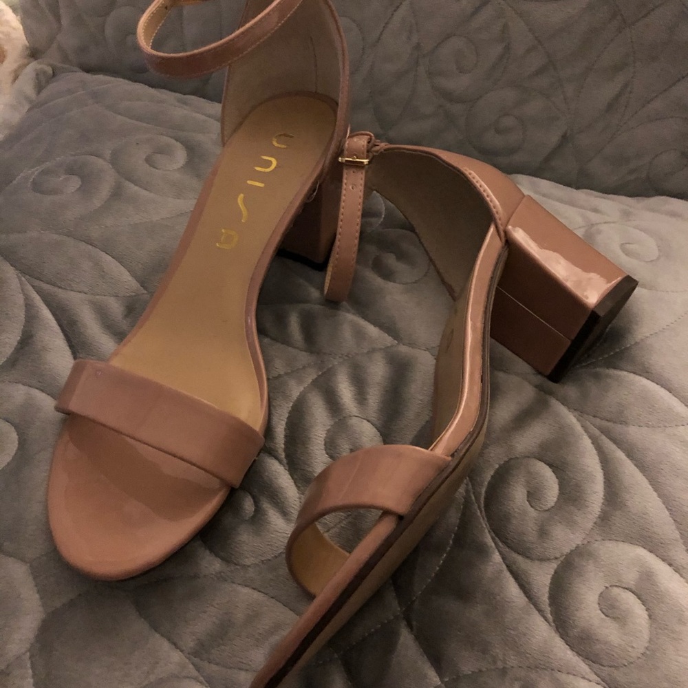 Ankle strap shoes